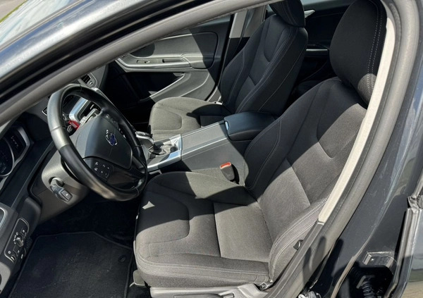 Volvo V60 cena 39999 przebieg: 235000, rok produkcji 2015 z Pajęczno małe 436
